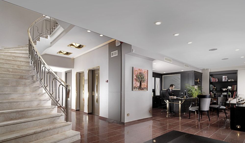 Holiday Suites 2