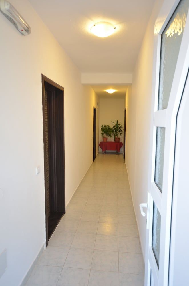 Guesthouse Apartments Čenić 2