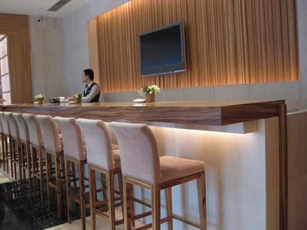 Gloucester Luk Kwok Hong Kong 2