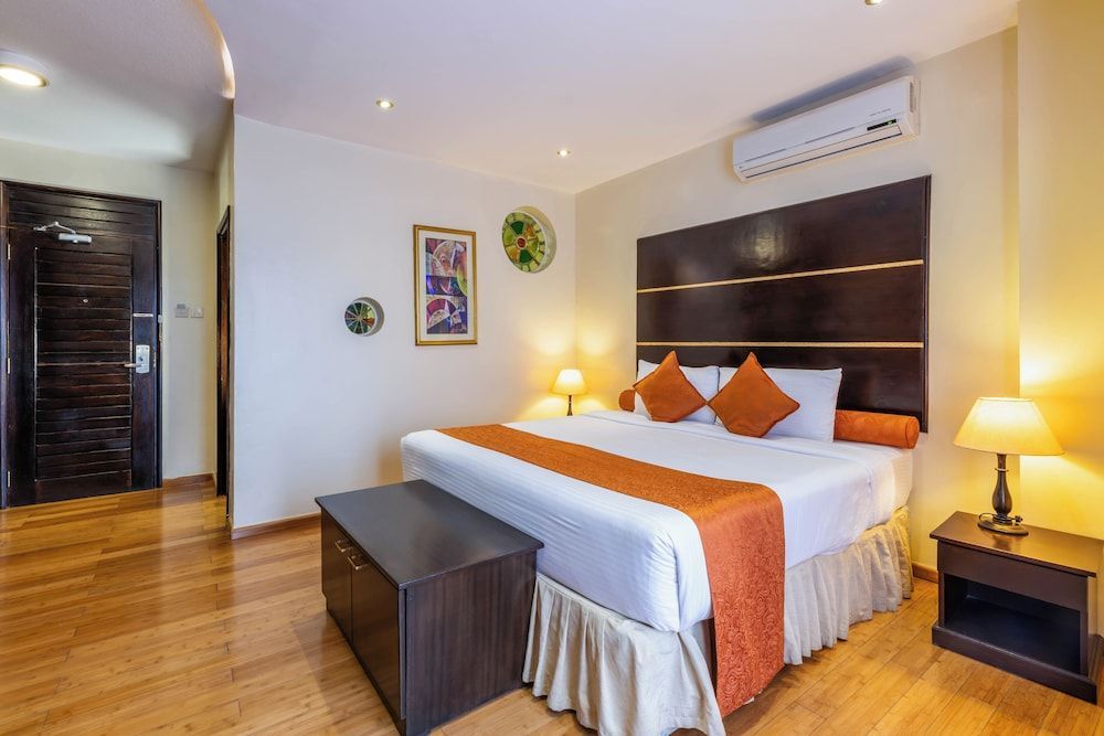 The Monarch Hotel 1