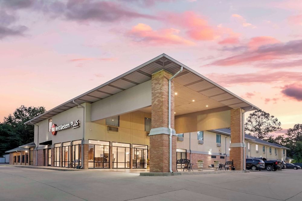 Best Western Plus Two Rivers Hotel & Suites 1