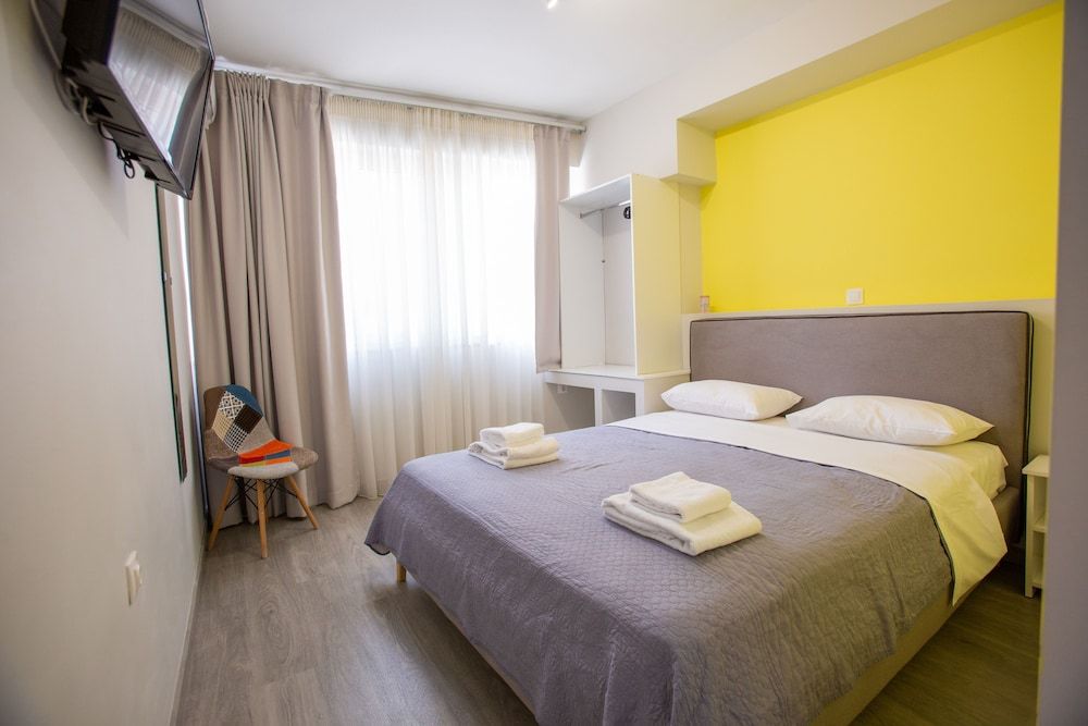 Raise Boutique Rooms in the Center of Athens 2