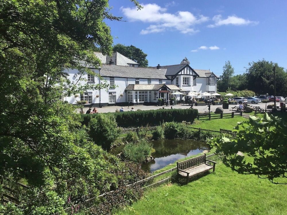 Two Bridges Hotel 1