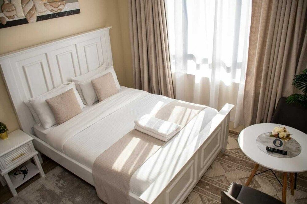 Elegant Comfy Studio 1