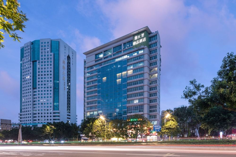 Springtime Hotel 1