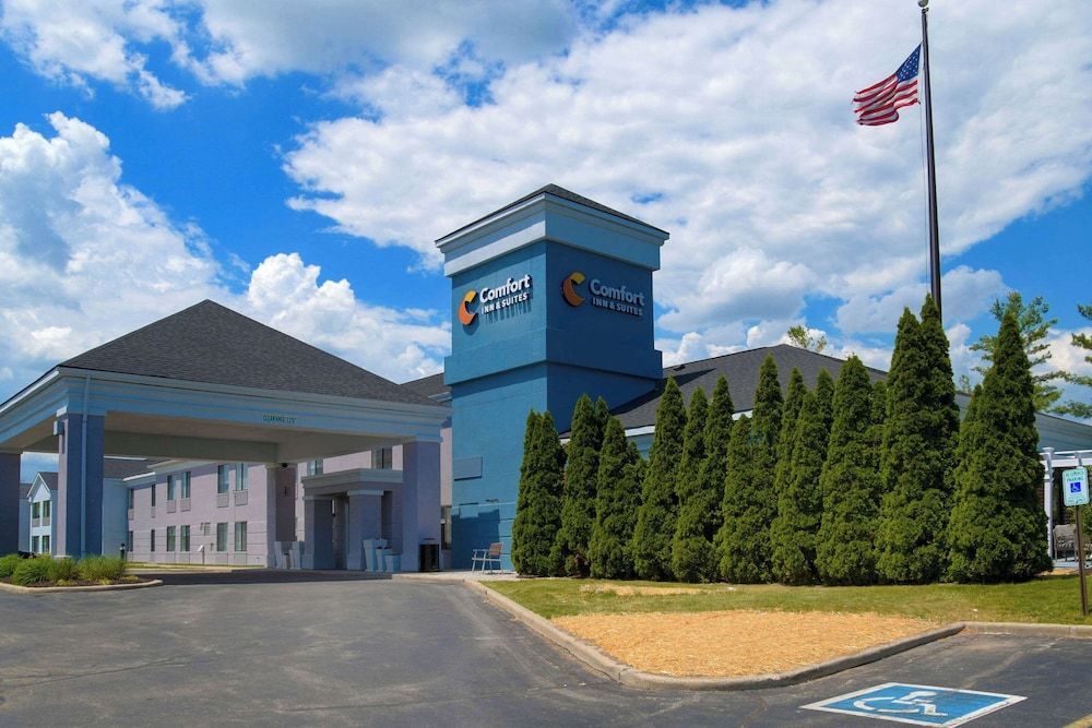 Comfort Inn & Suites NW Milwaukee 1