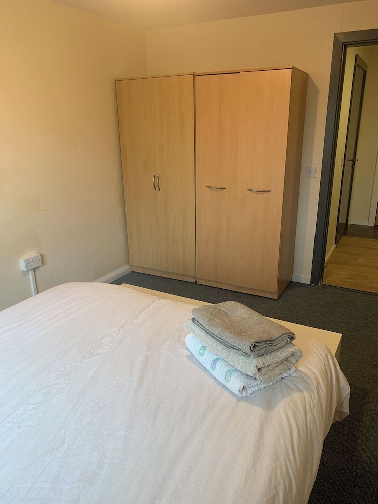 Luxury Stay With Sauna, Gym, and Pool in Leicester 2