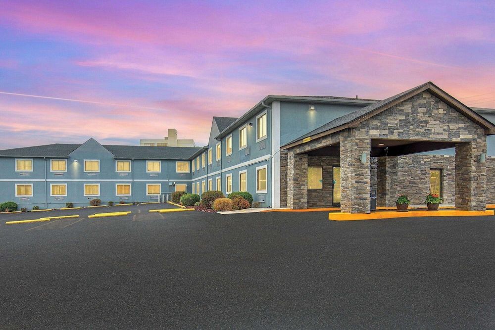 Super 8 by Wyndham Somerset 1