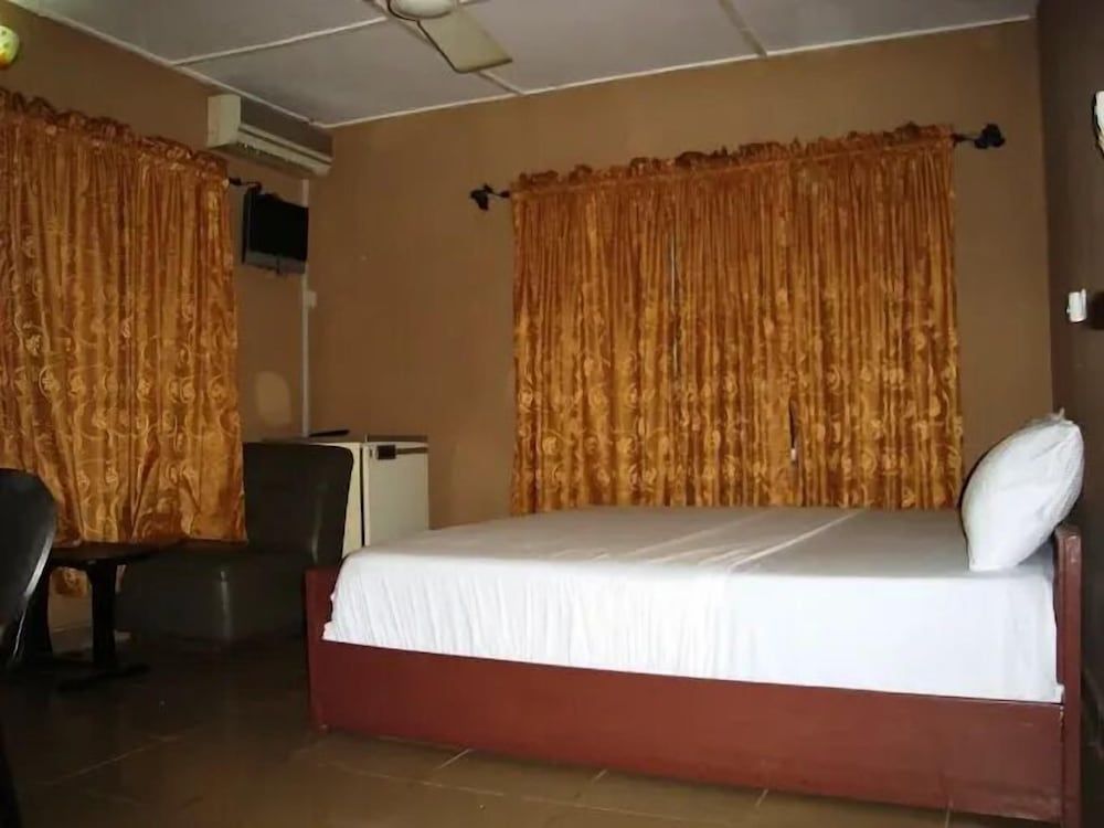 Hillview Hotel 1