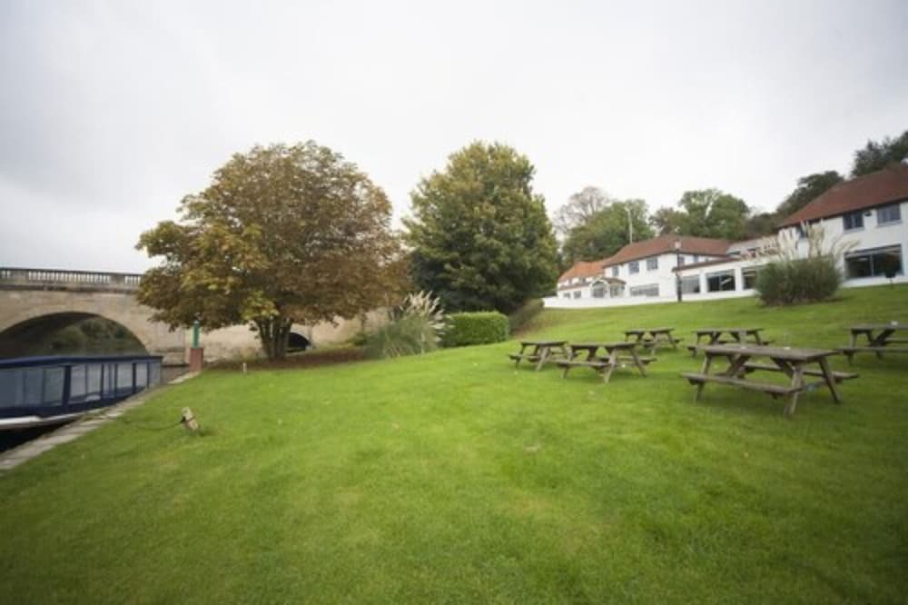 Shillingford Bridge Hotel 1