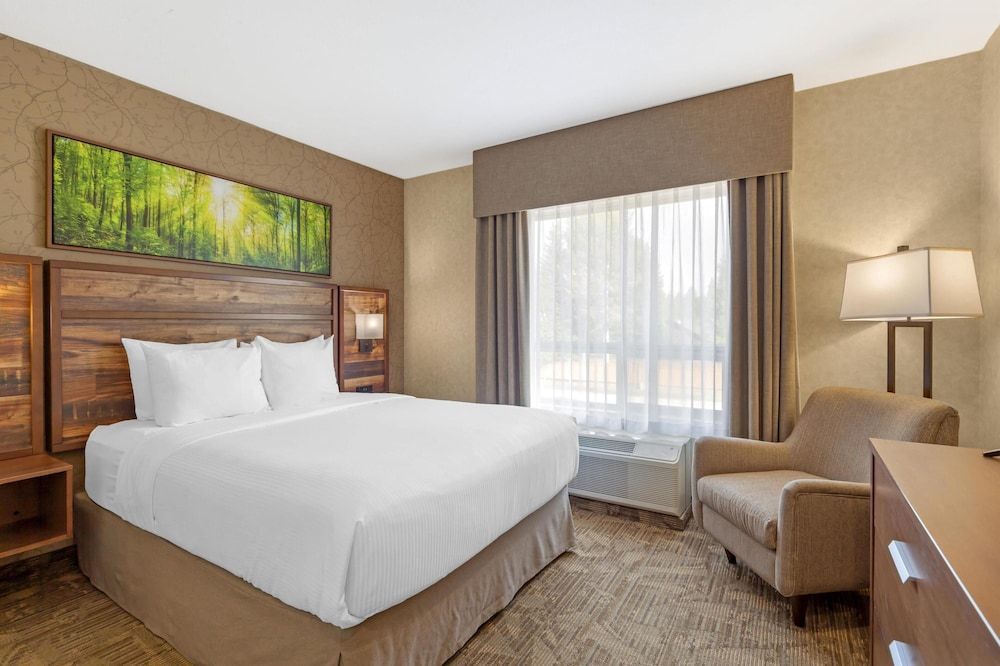 Best Western Plus Valemount Inn & Suites 1
