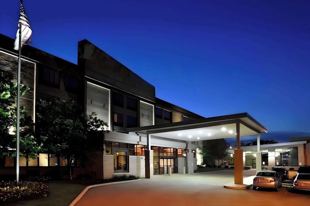 Comfort Suites Milwaukee West 1