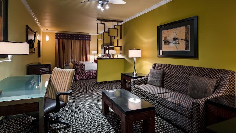 Best Western Plus Christopher Inn & Suites 1