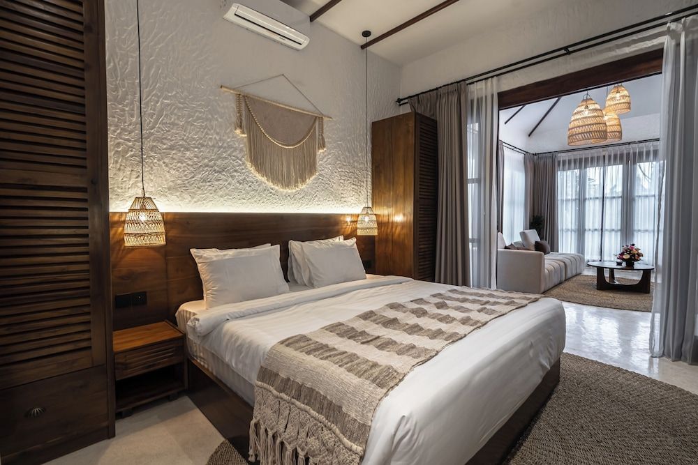 Moonlight EVDEkimi - Stylish 2BR escape with Tropical garden and Pool 2
