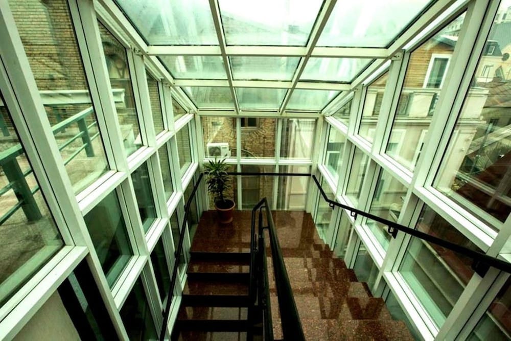 Tbiliseli Inn 2