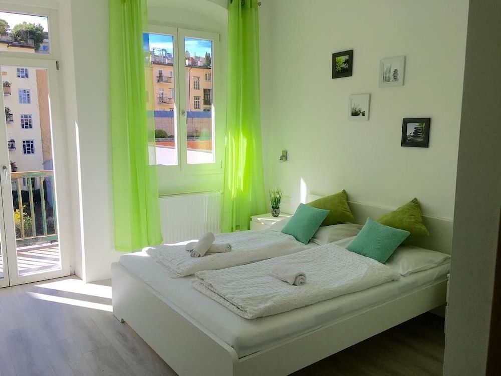 Iceman Room's Central 2
