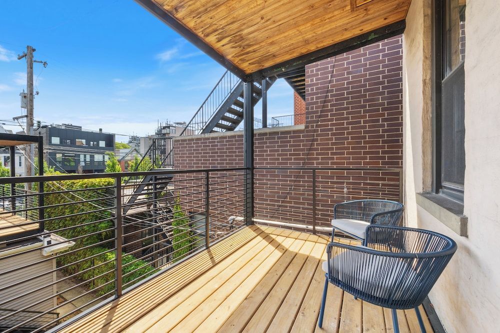 Wrigleyville Suites 2