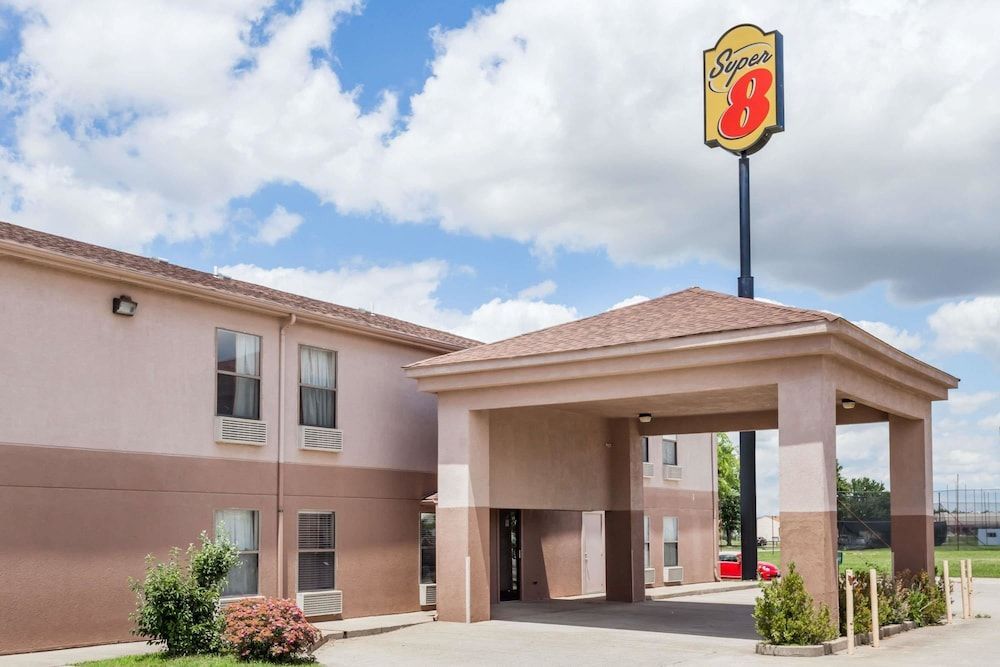 Super 8 by Wyndham Harrisburg 1