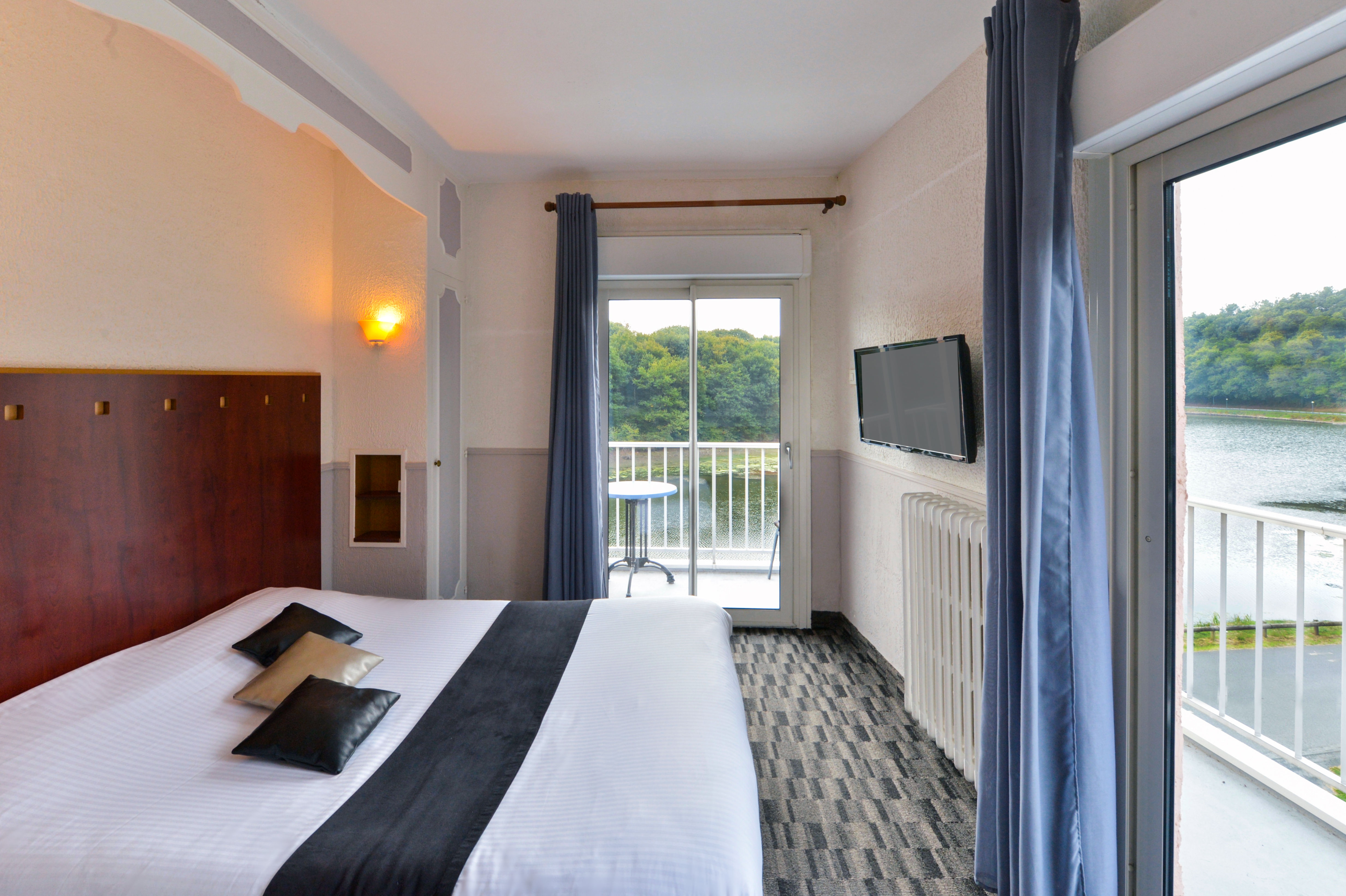 Contact Hotel Le Moulin Neuf Chantonnay 2