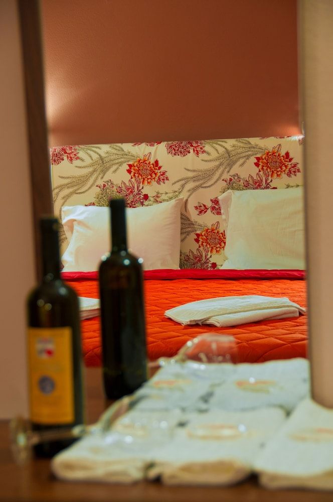 Petritos Rooms and Studios 2