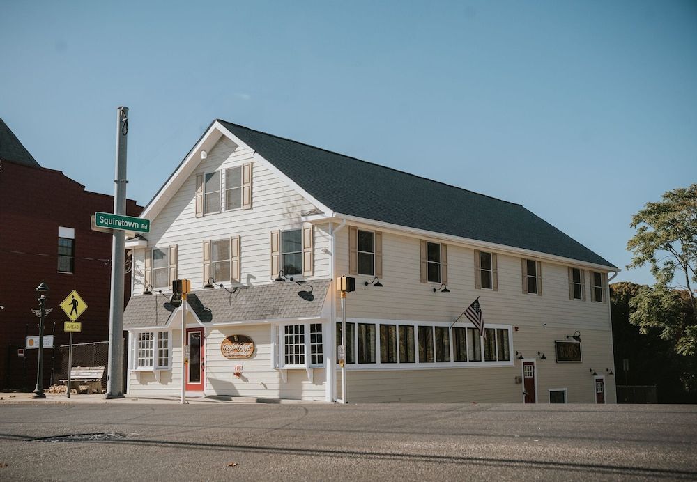 Hampton Bays Hotel On Main 1