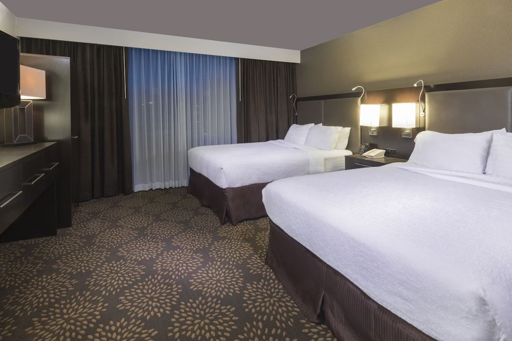 Holiday Inn & Suites PHOENIX AIRPORT NORTH by IHG 2