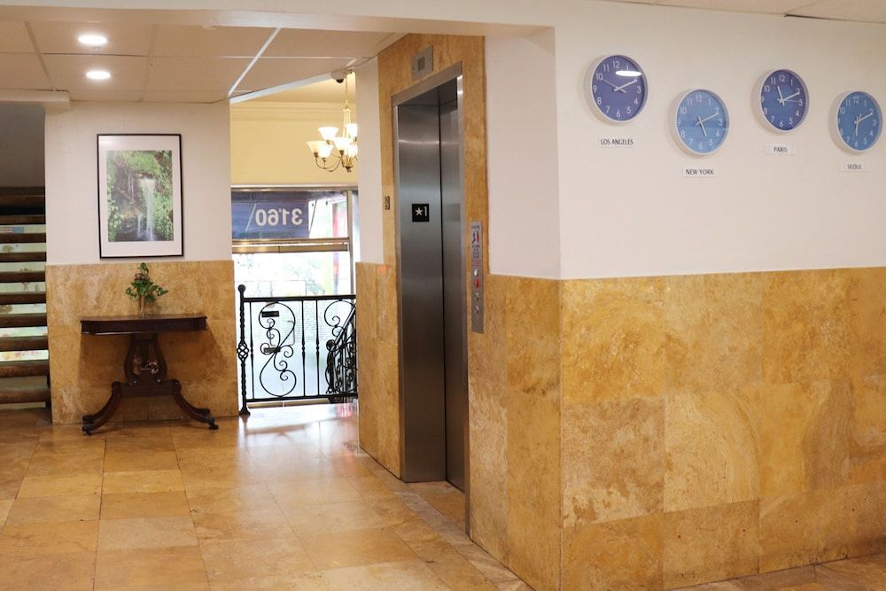 Hometel Suites 2