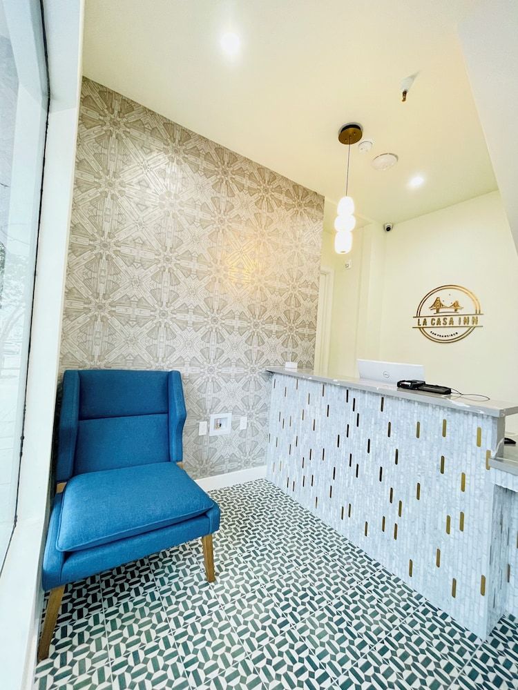 La Casa Inn 2