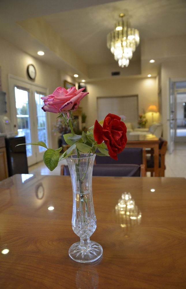 Garden Inn and Suites Fresno 2