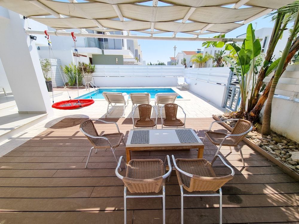 Private Pool Villa Next to the Beach 2