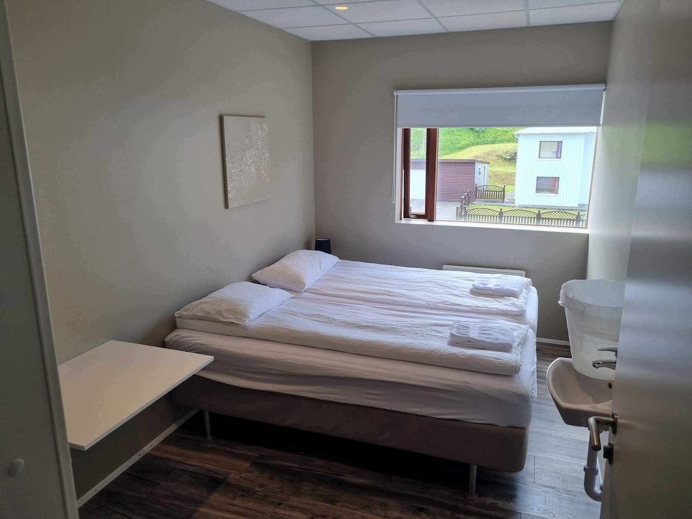 Við Hafið Oceanfront Guesthouse 1