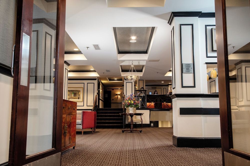 Dunhill Hotel 2