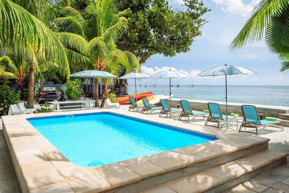 Le Nautique Beachfront Apartments 1
