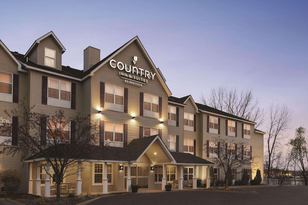 Country Inn & Suites by Radisson, Forest Lake, MN 1