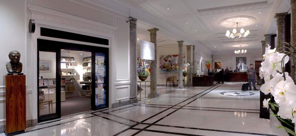 Hyatt Regency London - The Churchill 2
