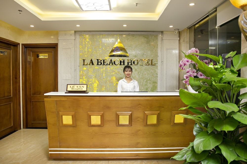 La Beach Hotel 2