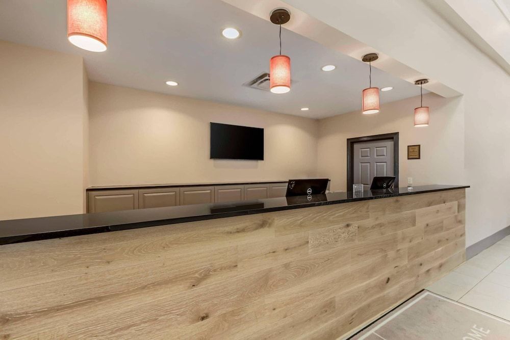 Country Inn & Suites by Radisson, Elk Grove Village-Itasca 2