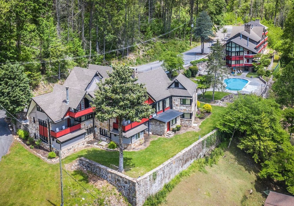 Fabulous Chalet Inn 1
