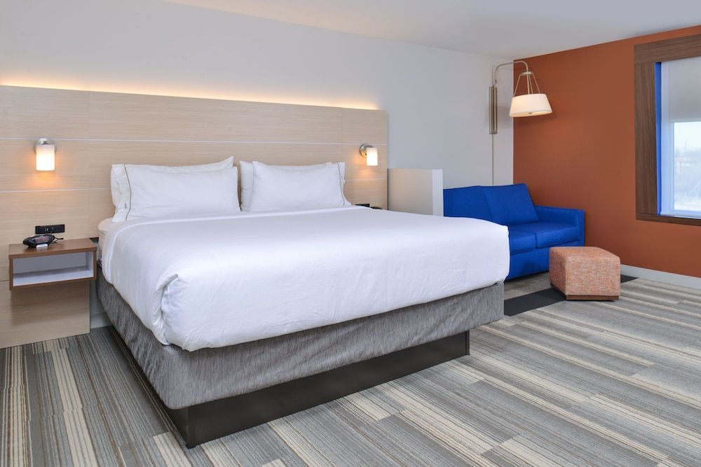 Holiday Inn Express & Suites BRIGHTON SOUTH - US 23 by IHG 2