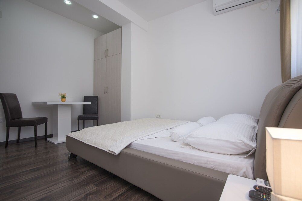 Helena Apartments 2