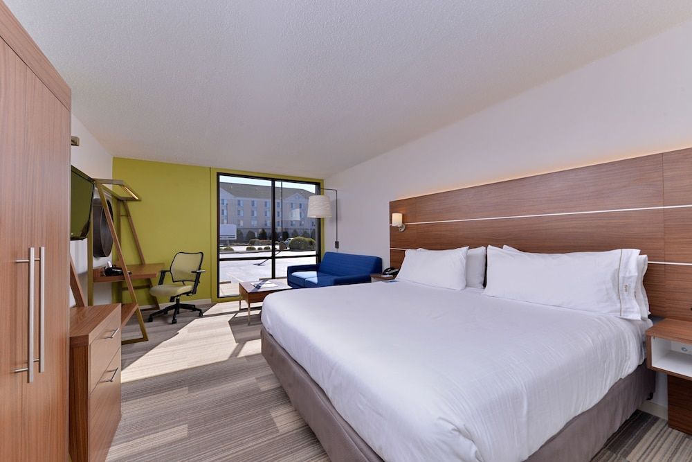 Holiday Inn Express & Suites SPRINGFIELD by IHG 2