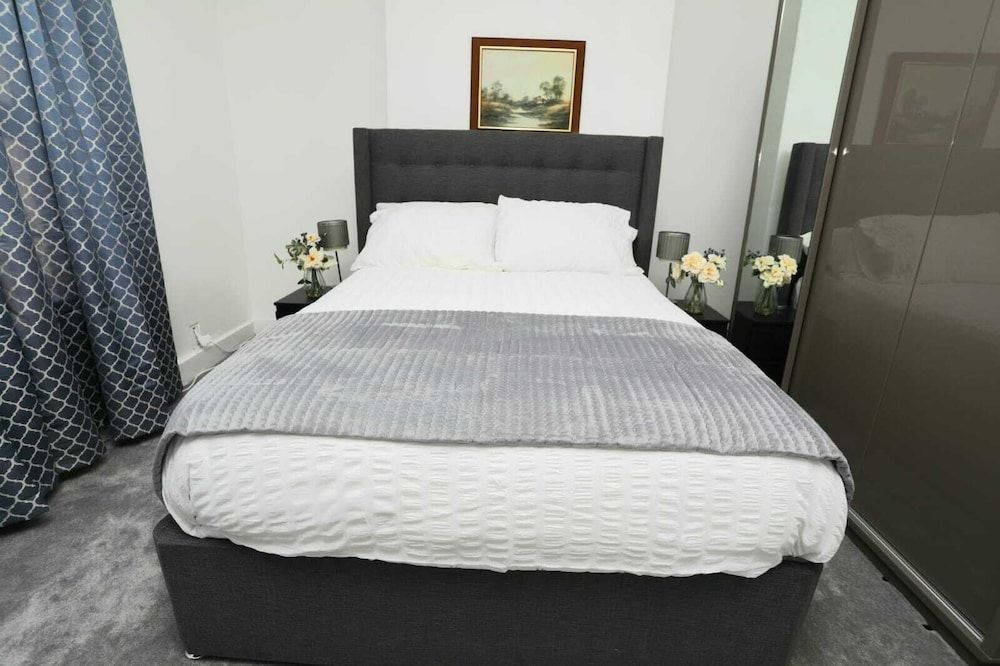 Impeccable 3-bed House in Plumstead, London 1
