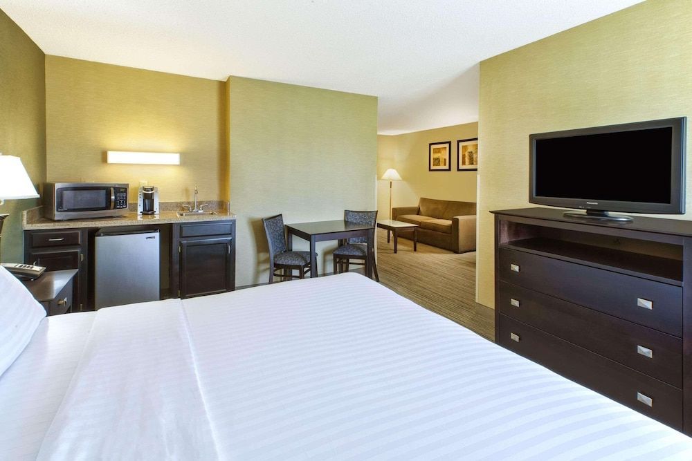 Country Inn & Suites by Radisson, Benton Harbor-St. Joseph, MI 2