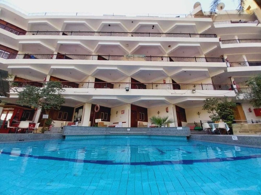 Rezeiky Hotel & Camp 您在盧克索的第二個家 1