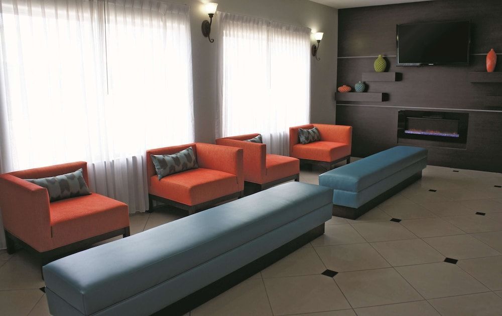 La Quinta by Wyndham Orange 2