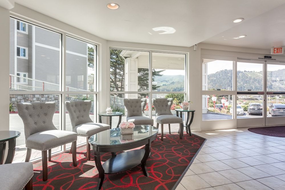 Pacifica Beach Hotel 2