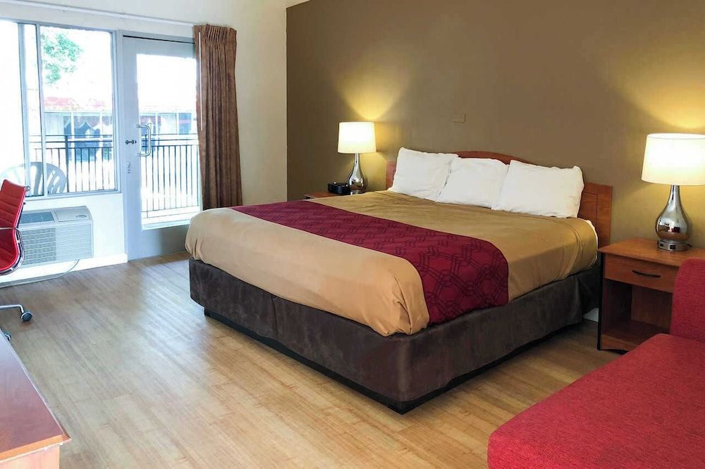 Garden Inn & Suites Oakland Airport 2