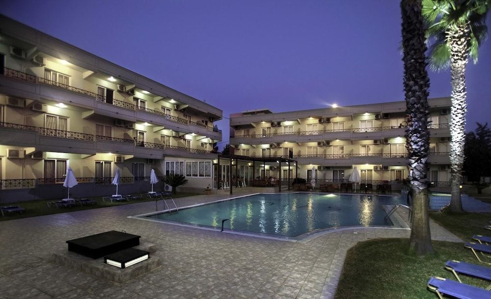 Dias Studios & Suites 1