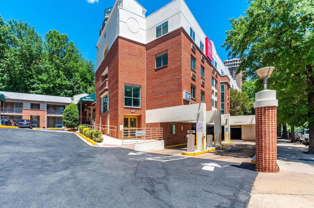 RED LION HOTEL ROSSLYN IWO JIMA 1