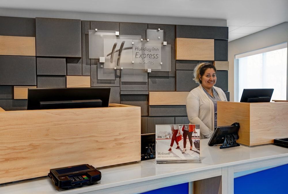 Holiday Inn Express & Suites MILWAUKEE - BROOKFIELD by IHG 2